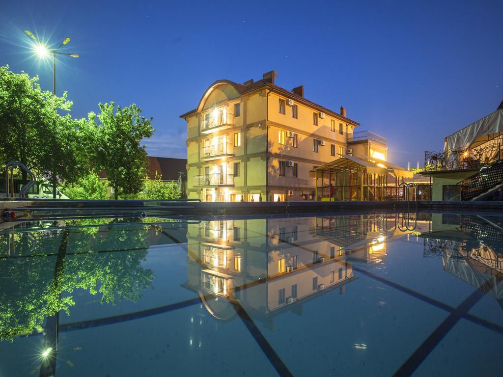 Hotel Kilikiya Ужгород Екстериор снимка