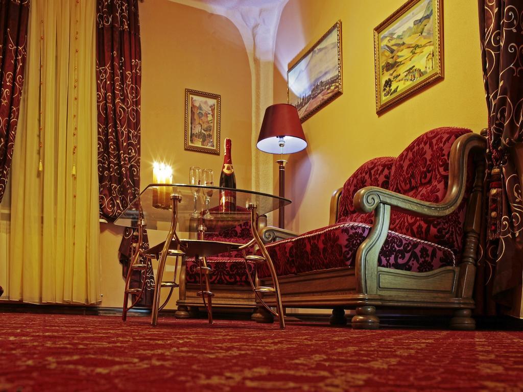 Hotel Kilikiya Ужгород Екстериор снимка