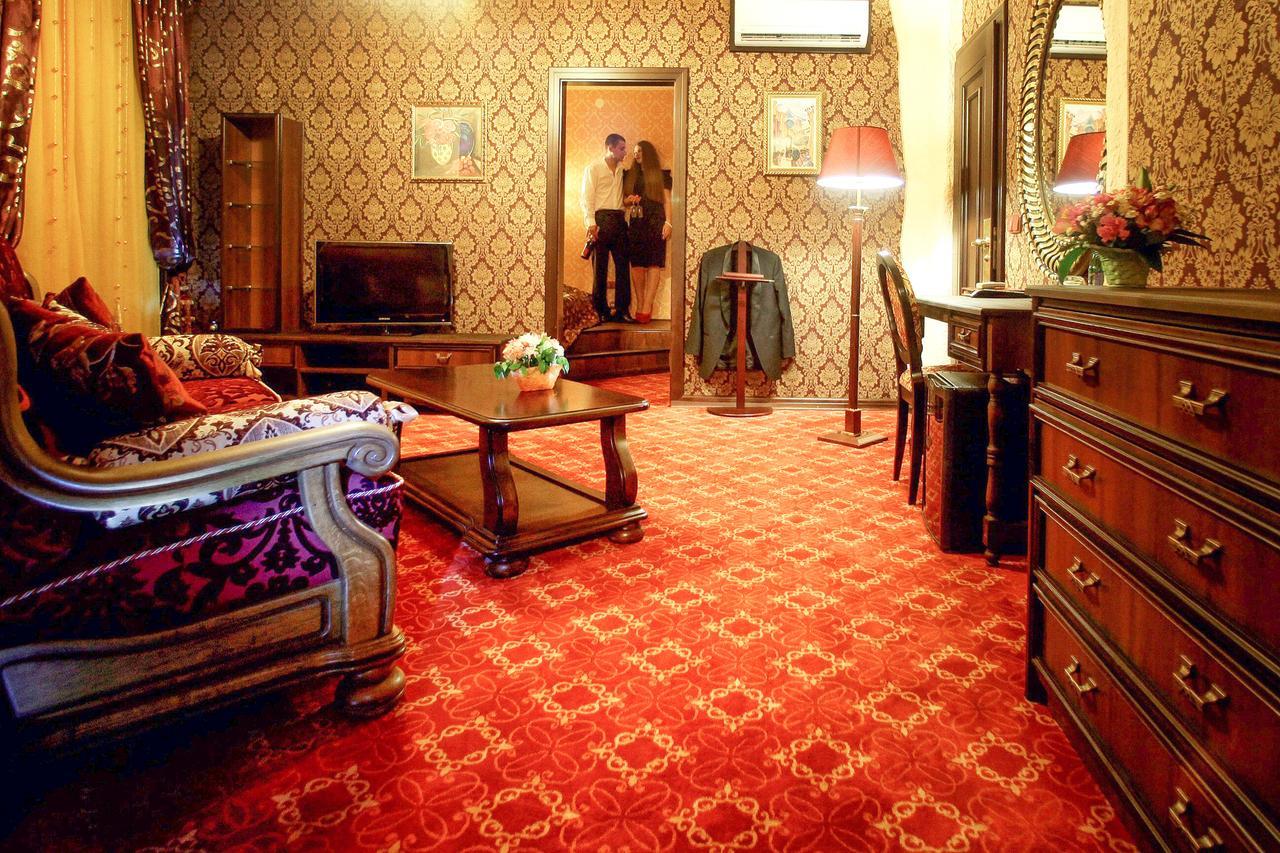 Hotel Kilikiya Ужгород Екстериор снимка