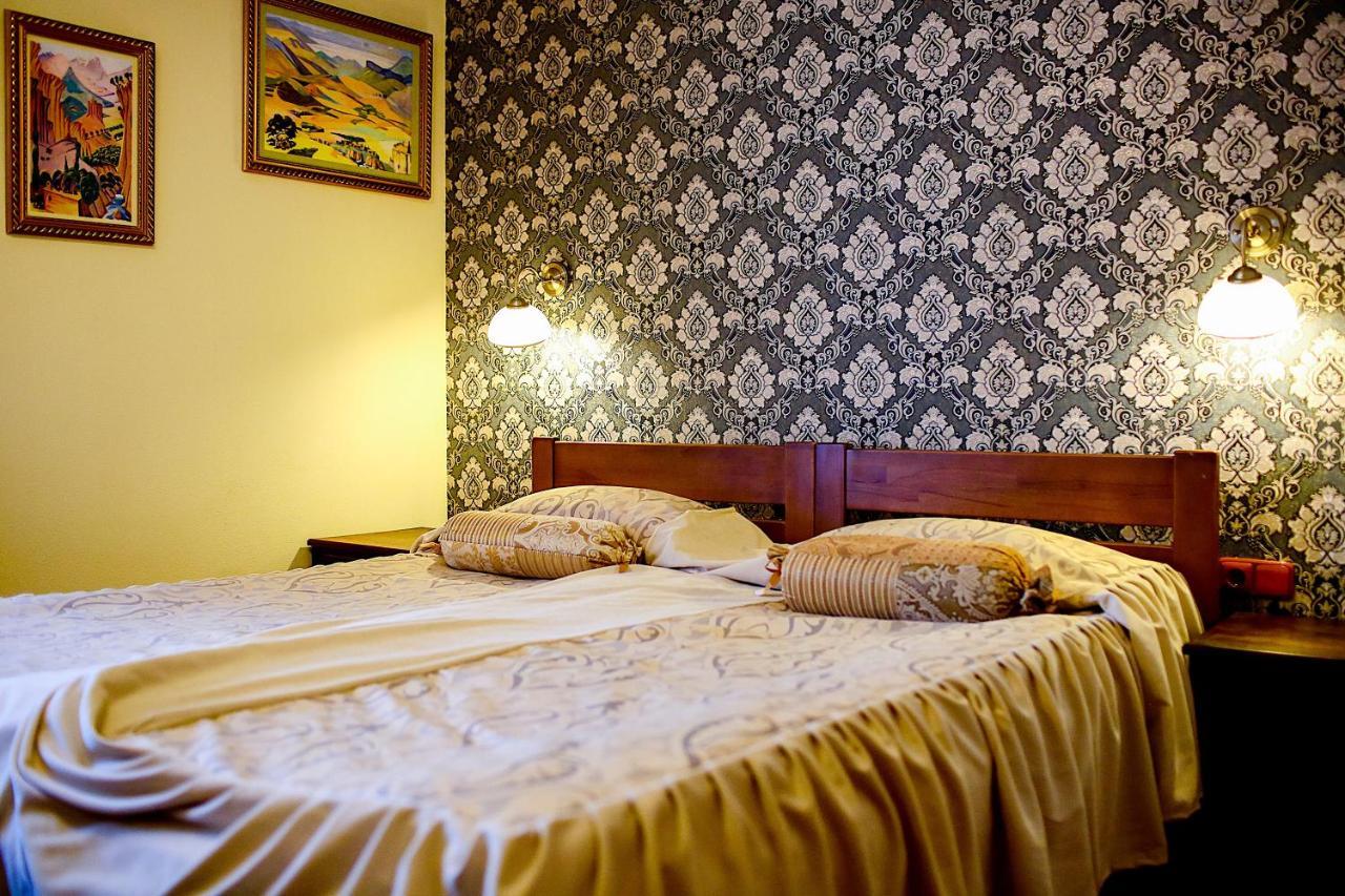 Hotel Kilikiya Ужгород Екстериор снимка